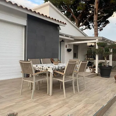 בית נופש Lovely House Near The *